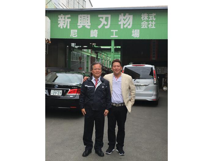 威臺領(lǐng)導(dǎo)與新興刃物社長